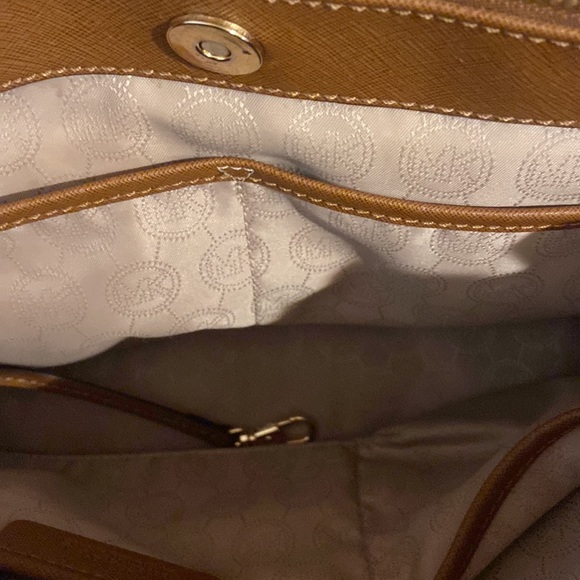 Michael Kors satchel. Luggage color - Picture 13 of 15